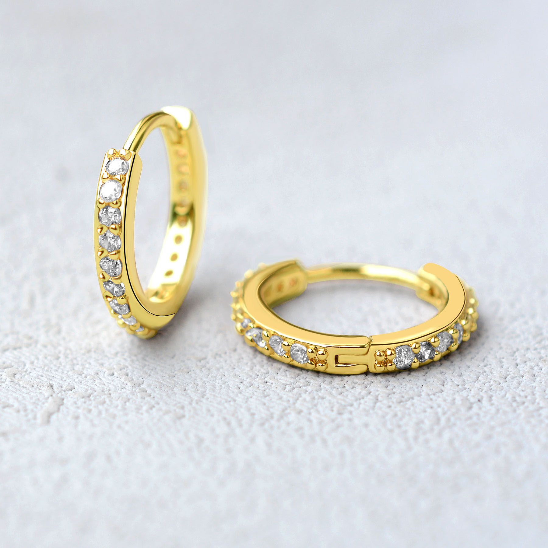 Rainbow CZ Huggies Hoop Earrin - Helix Cartilage Ring ulasan dan harga